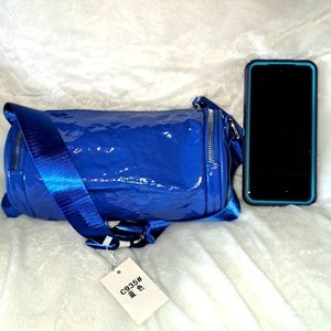 NWT CONVERTIBLE CROSSBODY BARREL BAG